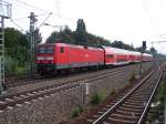 Eine BR 114 auf dem weg nach Wittenberge, hier bei der Durchfahrt Bahnhof Brieselang.