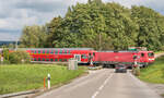Am 19.9.17 zog 114 024 einen RE nach Stuttgart über den Bahnübergang bei Beuerlbach.