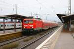 DB Regio 114 012 als RB51 in Hanau Hbf am 23.12.23 