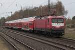 112 035-1 schob am 02.04.2026 ihren RE9 nach Bremerhaven-Lehe aus dem Bahnhof Syke.