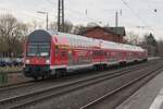 Am 02.04.2026 schob 112 035-1 ihre 4 DR-Doppelstockwagen als RE9 aus dem Bahnhof Syke nach Bremerhaven-Lehe.