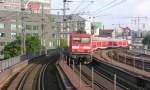 114032 mit dem RE1 Richtung Magdeburg am 16.07.2005 auf der Stadtbahn in Berlin nach der Begegnung mit dem EC 171 nach Budapest.