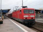 Der Lokfhrer von der 114 031 wartete,am 09.April 2010,in Stralsund nur noch auf das Abfahrtsignal vom Zugfhrer,bis es dann fr den RE 38355 nach Elsterwerda los ging.