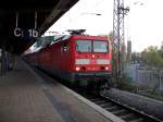 Gleis 1 am Morgen vom 01.Mai 2010 kurz nach 06:00 Uhr RE 38417 Stralsund-Hohenleipisch mit 114 040 kurz vor der Abfahrt in Stralsund.