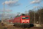 114 005 mit einem RE3 am 05.03.2011 im Bahnhof Britz.