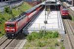 Berlin-Gesundbrunnen, RE 5 nach Stralsund mit der DB E-Lok 114 011-0, auf dem Nachbargleis 232 583-5, DB E-Lok 101 045-3 mit dem versptetem EC 178  Alois Negrelli  nach Szczecin Glowny,  20.