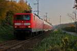 114 026 saust mit ihrem RE in Richtung Stralsund an mir und meinen Kumpel am 30.10.2011 in Neubrandenburg vorbei.