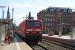 114 017 mit RE 2 (RE 37367)  ODEG  von Cottbus nach Wismar in Schwerin Hbf am 20.04.2013
