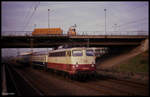 114498 mit dem D 2021 nach Frankfurt am 7.12.1989 um 14.03 Uhr bei Langenfeld - Berghausen.