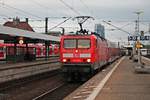 Ausfahrt am 16.04.2017 von 114 022 mit ihrem RE 50 (Wächtersbach - Frankfurt (Main) Hbf) aus dem Südbahnhof von Frankfurt am Main in Richtung Zielbahnhof.