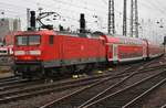 114 011 verlässt am 02.10.2017 mit dem RE30 (RE4160) nach Kassel Hauptbahnhof den Frankfurter Hauptbahnhof.
