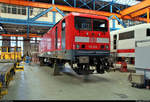 114 014-4 von DB Regio Mitte steht aufgebockt in der Werkhalle 1 des DB Werk Dessau (DB Fahrzeuginstandhaltung GmbH).