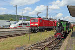 3 sehr unterschiedliche Züge im Bahnhof Wächtersbach am 27.06.2021.