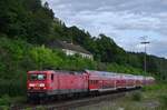 Wieder einmal konnte ich 114 024-3mit WFL Dostockwagenzug als RE12 nach Mosbach Neckarelz in Neckarzimmern ablichten.