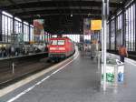 114 033-4 haltet 10.8.2005 in Berlin-Zoo Hauptbahnhof.