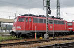 DB Lok 115 293-3 ist beim Badischen Bahnhof abgestellt.