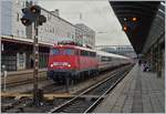 Da die Internationalen Gäubahn IC nun fest in der Hand der ÖBB 1016/1116 sind, musste ich bis nach Ulm fahren um nochmals zu einem Bild einer  E 10  zu kommen: auf einem Bahnsteig losen