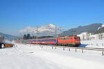 115 261 mit einem Turnuszug am 26.02.2013 bei Fieberbrunn.