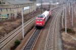 115 278 zieht am 03.03.09 einen IC-Steuerwagen und eine BR 143 durch Bitterfeld Richtung Dessau.