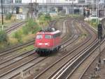 Diese BR 115 aufgenommen in Berlin Warschauer Strasse auf der Modersohnbrcke ist Zuglok fr einen Nachtzug Richtung Wien am Abend ab Berlin.