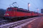 115 332-9 + 110 231-8 mit einem Schadzug in Dsseldorf Hbf am 12.02.2010 um 17:54 Uhr