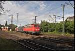 115 114-1 fhrt mit Autozug in Lehrte ein.