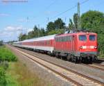 Bei besten Wetter prsentiert sich Froschauge 115 154-7 mit ihrem Autozug am 5.9.2010 bei Dsseldorf Angermund.