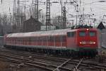 115 198 zieht am 12.12.10 den Pbz 2476 von Frankfurt am Main Hbf nach Dortmund durch Duisburg-Hbf.Am Zugschluss hin 143 964-5