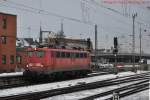 Eine alt ehrwrdige Dame, die auch im Jahr 2011 sogar im Fernverkehr noch ihr Einsatzgebiet findet. Am 4.1.2011 rangiert 115 205-7 im Koblenzer Hauptbahnhof um sich den IC 133 zu  schnappen  und nach Norddeich zu bringen. Mehr von  Ksten  und  Bgelfalten  gibts auf: www.rheinruhrexpress.de.tl