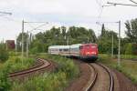 115 278 mit 2 Schutzwagen und einem ICE-2-Speisewagen am 07.08.2011 in Weienfels auf dem Weg in Richtung Nrnberg