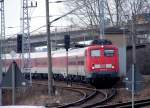 115 116-6 vor NZ1449 nach Binz. Blick von der Ziegelgrabenbrcke aus in den Bahnhof Stralsund - Rgendamm. (am 22.03.06) 