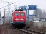 115 116-6 vor der Ziegelgrabenbrcke in Stralsund.   (am 23.02.06) 