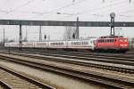 Die 115 198-4 zieht den IC Groglockner von Mnchen Pasing zur Bereitstellung durch Laim am 06.04.2013