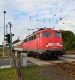 115 459-0 ist am Freitag den 30.8.2013 mit einem Autoreisezug aus den Niederlanden kommend auf dem B Blumenstrae im Bahnhof Grevenbroich zu sehen, es ist der dritte Zug dieser Art an diesem Tag.