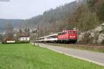 115 205-7 mit dem IC 282 Zrich-Stuttgart mit etwa 70 Minuten Versptung am 05.04.2014 bei Oberndorf-Aistaig. Die Versptung wurde durch einen defekten Gterzug verursacht, der die eingleisige Strecke fast eine Stunde lang blockierte.