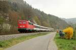 115 198-4 mit dem IC 183 Stuttgart-Zrich mit etwa 40 Minuten Versptung bei Oberndorf-Aistaig.