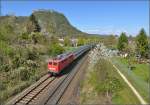 Die vorerst vorletzte Reise nach Singen. 115 198-4 vor dem markanten Hohentwiel, das Wahrzeichen Singens. April 2014.