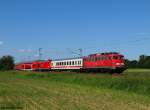 Am Zugschlusss vom Pbz 2479 läuft 115 350-1 mit. Gezogen von 115 346-9 fährt der Zug zwischen Salzkotten und Scharmede auf Paderborn zu. Juni 2014
