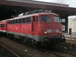 Und weil sie so schön ist gab es nochmal ein Einzelbild von der 115 346-9.
Hier steht sie gerade mit dem PbZ 2476 Frankfurt(M) HBF - Dortmund Bbf im Düsseldorfer HBF.

Düsseldorf 03.08.2014