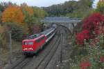 115 261-0 mit dem IC 184, Zürich - Stuttgart, wird gleich die Haltestelle Singen Landesgartenschau passieren (10.10.2015).