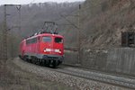 115 350-1 zieht 120 157-3  sowie einen IC- und drei Dostowagen die Geislinger Steige hinauf (12.03.2016).