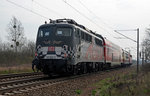 Am Zugschluss des von 115 198 geführten PbZ 2467 lief am 05.04.16 115 509 mit. Der PbZ war unterwegs von Berlin nach Leipzig als er durch Greppin fuhr.