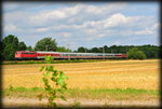 115 459-0 mit der Überführung von Personenzugwagen und der 111 138-4 am Zugschluss. Aufgenommen am 12.07.2016 kurz hinter Delitzsch.
