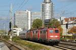 115 198 nebst 111 073 & 120 137 und Wagen 61 80 21-94 631 Bvmsz am 22.10.16 aus Stutgart in München Ost