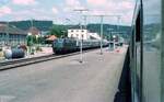 DB 139 163-0 haltet mit einem Pilgerzug in Richtung Donaueschingen im Bahnhof Immendingen am 26. Juli 1982.