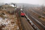 139 558 zieht einen Gterzug am 13.12.08 durch Bitterfeld in Richtung Berlin.