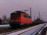 BR 139 255-4 mit Leeren Containerwagen  fhrt am 14.01.2009 durch Radebeil Ost.