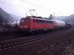 Baureihe 139 165-5 ist mit einem Gterzug am 05.03.2005 durch Oberwesel gefahren in Richtung Kln.