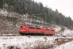 139 314-9 schleppt 151 035-3 durch den Frankenwald bei Steinbach am 24.01.2015.