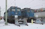 EGP 139 285-1 + 140 656-0 am 17.02.2026 in der in der HPA Lokservicestelle im Bahnhofsteil Hamburg Alte Süderelbe. Durch den Zaun fotografiert.